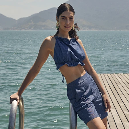 Look de praia feminino: 23 ideias para ir além do beachwear