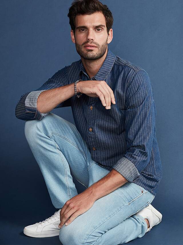 Como usar calça jeans clara masculina