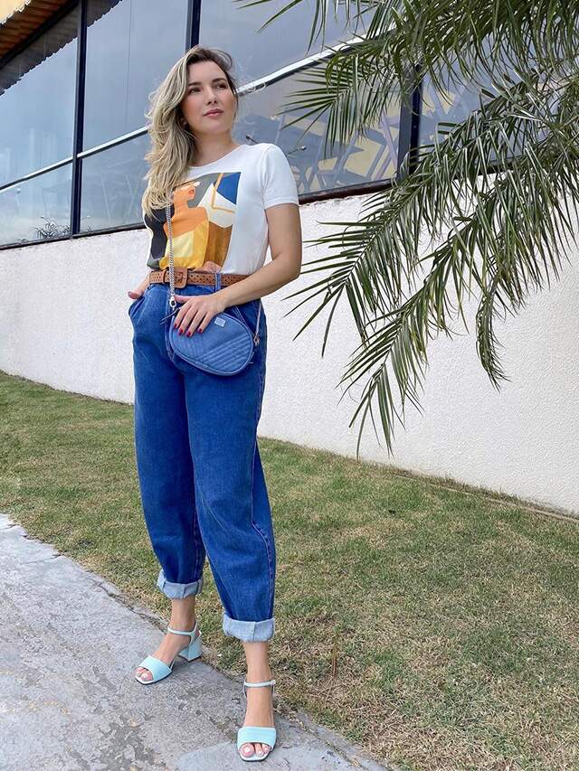 Como usar camisetas femininas descoladas