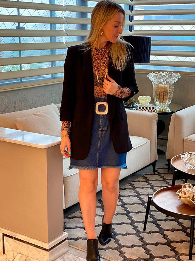 Como acertar no look com blusa transparente