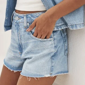 Look com short jeans: 20 inspirações para usar a peça curinga