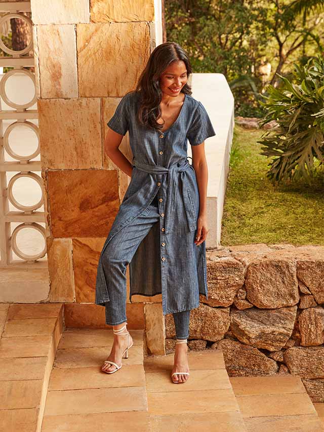 Look com sandália de amarração