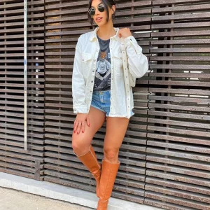 Look com bota caramelo
