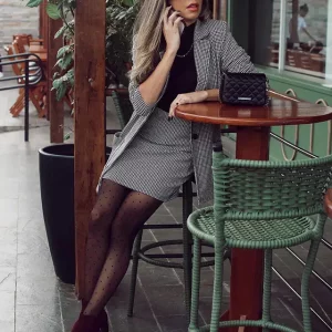 Saia com meia-calça: 14 inspirações para apostar já