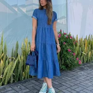 Vestido com tênis: como usar o duo
