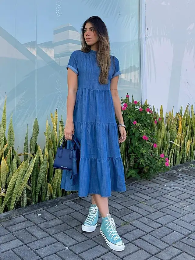 Vestido com tênis: como usar o duo