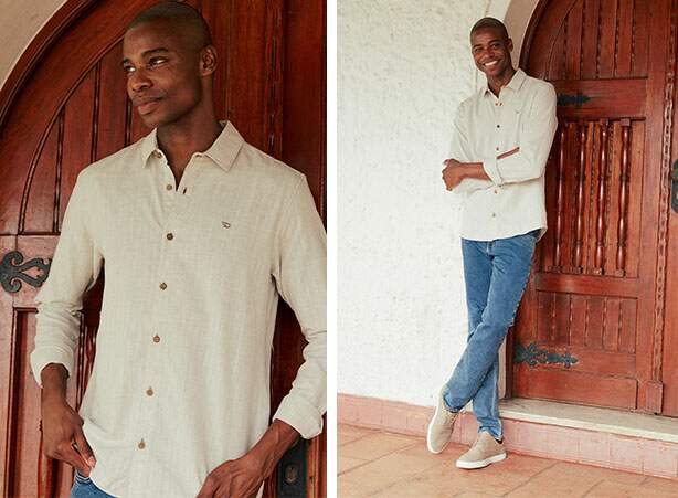 Calça jeans super skinny com lavagem clara e camisa social