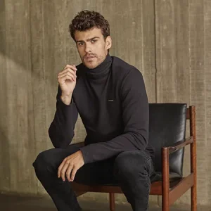 Look all black masculino: 13 combinações para todas as horas