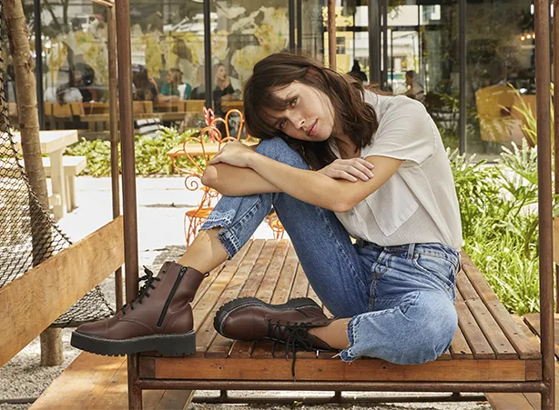 Looks com coturno marrom e calça jeans