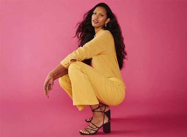 Look amarelo com camisa e calça wide