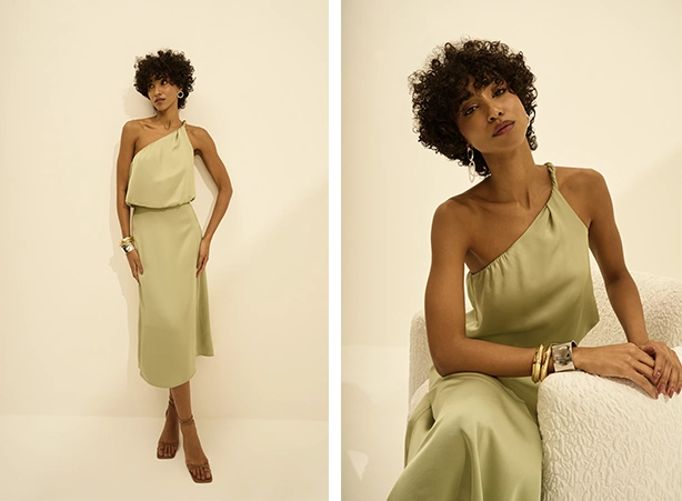 Conjunto com saia e sandália de salto Conjunto com saia e sandália de salto