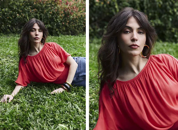 Cores da moda 2026: Look em jeans e coral Cores da moda 2026: Look em jeans e coral