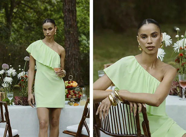 Look feminino de ombro único com babado em tom verde