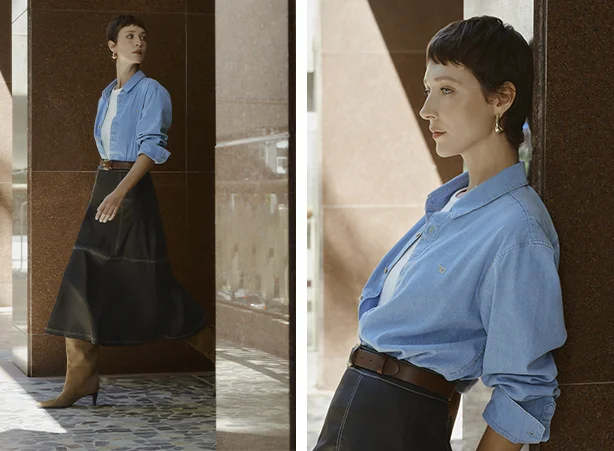 Look com saia midi e camisa jeans