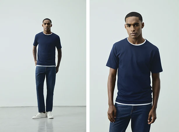 Combinação de camiseta algodão peruano em azul-marinho e calça jeans
